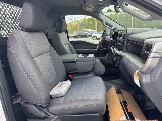 New 2025 Ford F550 4x4 Regular Cab Super Duty image 15