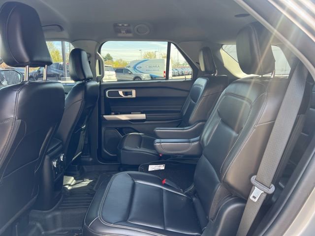 Used 2021 Ford Explorer XLT w/ Equipment Group 202A AWD/4WD image 18