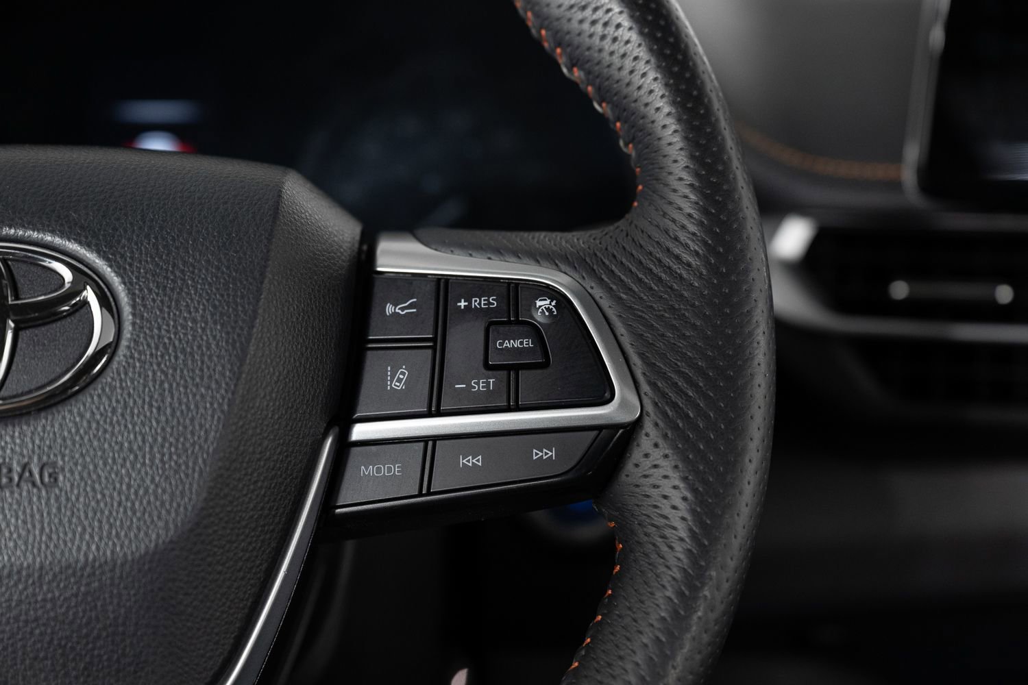 Used 2022 Toyota Sienna XSE image 35