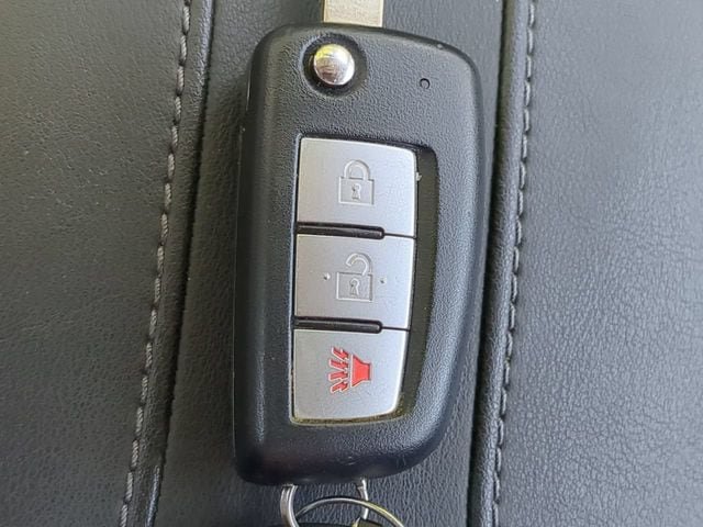 Used 2017 Nissan Rogue S AWD/4WD image 25