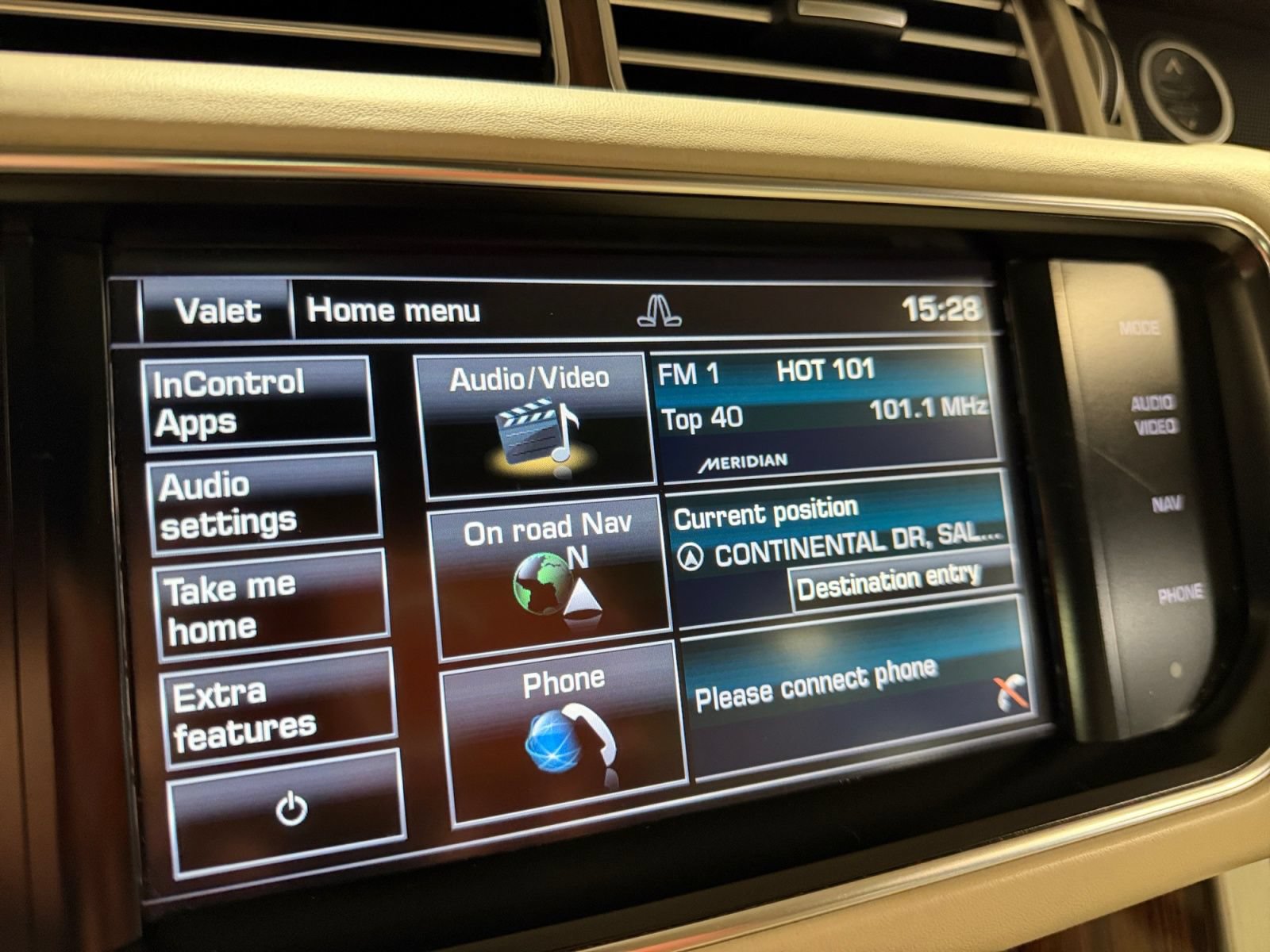 Used 2015 Land Rover Range Rover Supercharged AWD/4WD image 28