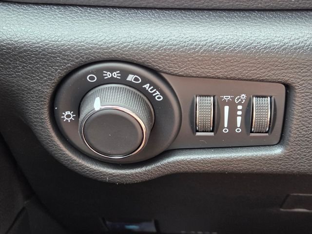 Certified 2027 Chrysler Pacifica Select FWD image 31
