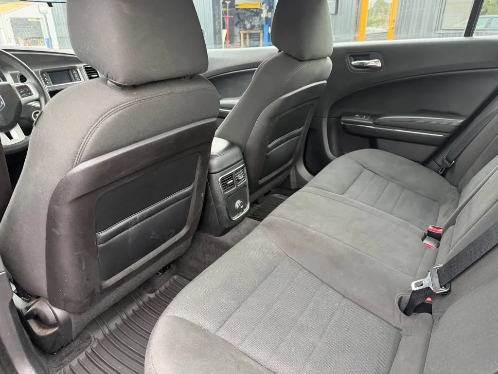 Used 2013 Dodge Charger SE RWD image 6