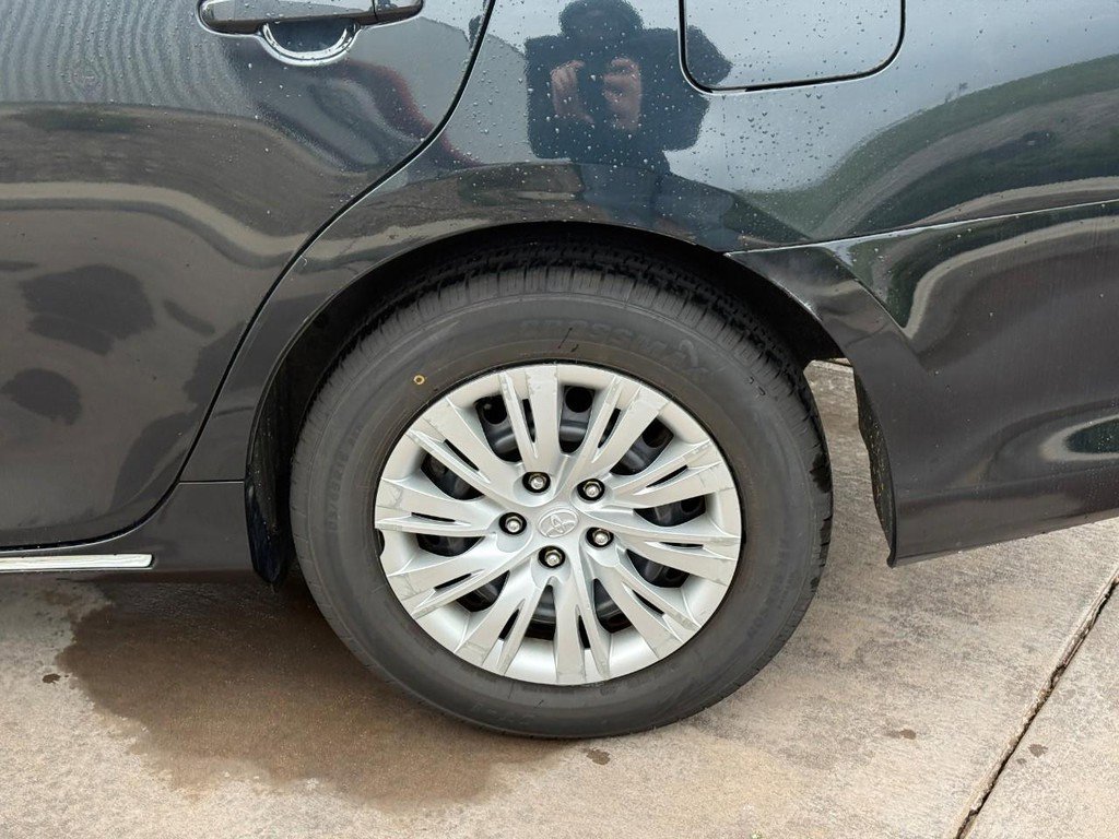 Used 2013 Toyota Camry LE image 8