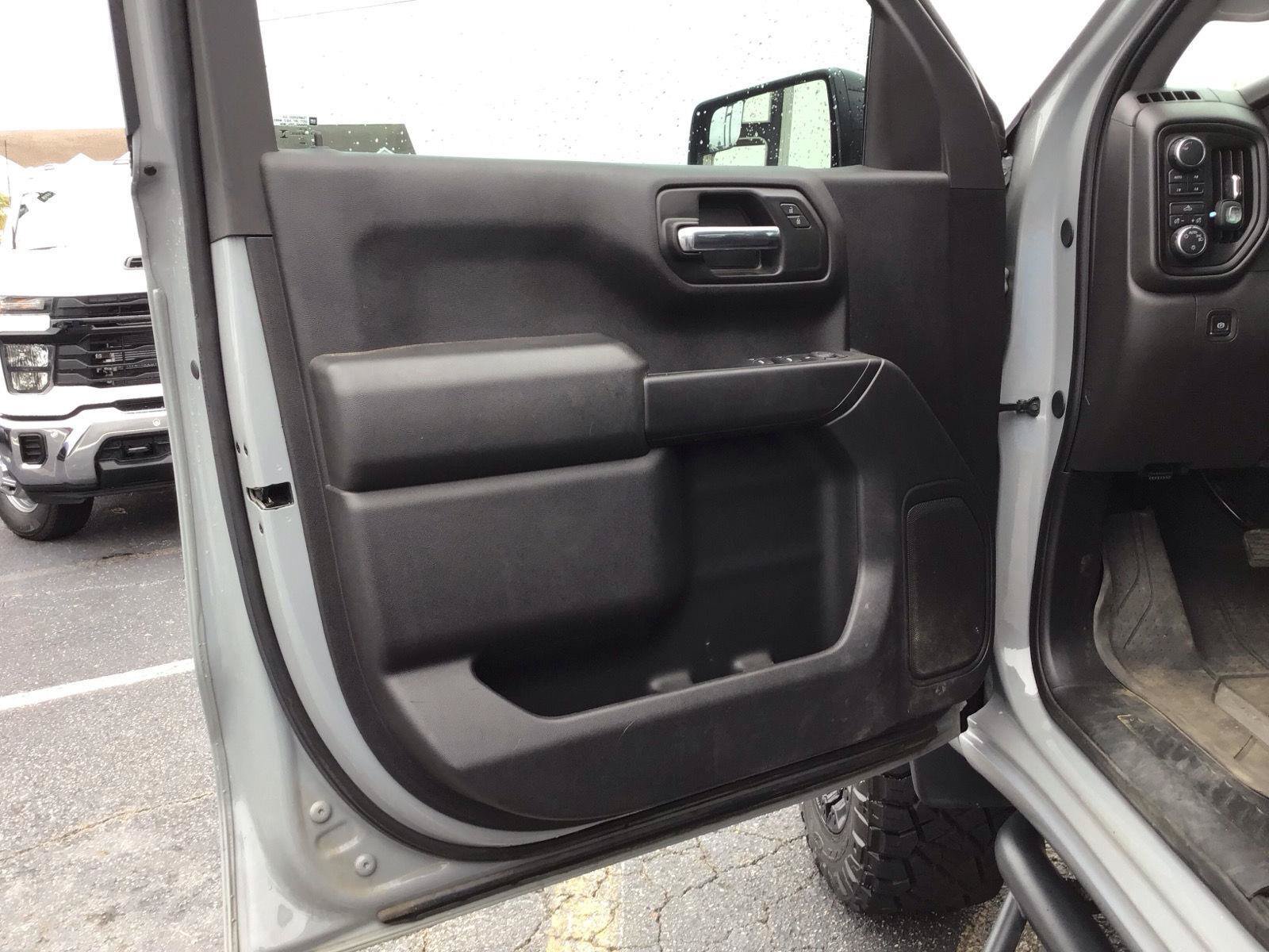 Used 2024 Chevrolet Silverado 1500 Custom Trail Boss w/ LPO, Dark Essentials Package AWD/4WD image 10