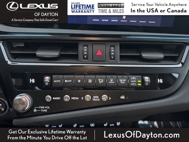 Used 2025 Lexus ES 300h w/ Luxury Package image 24