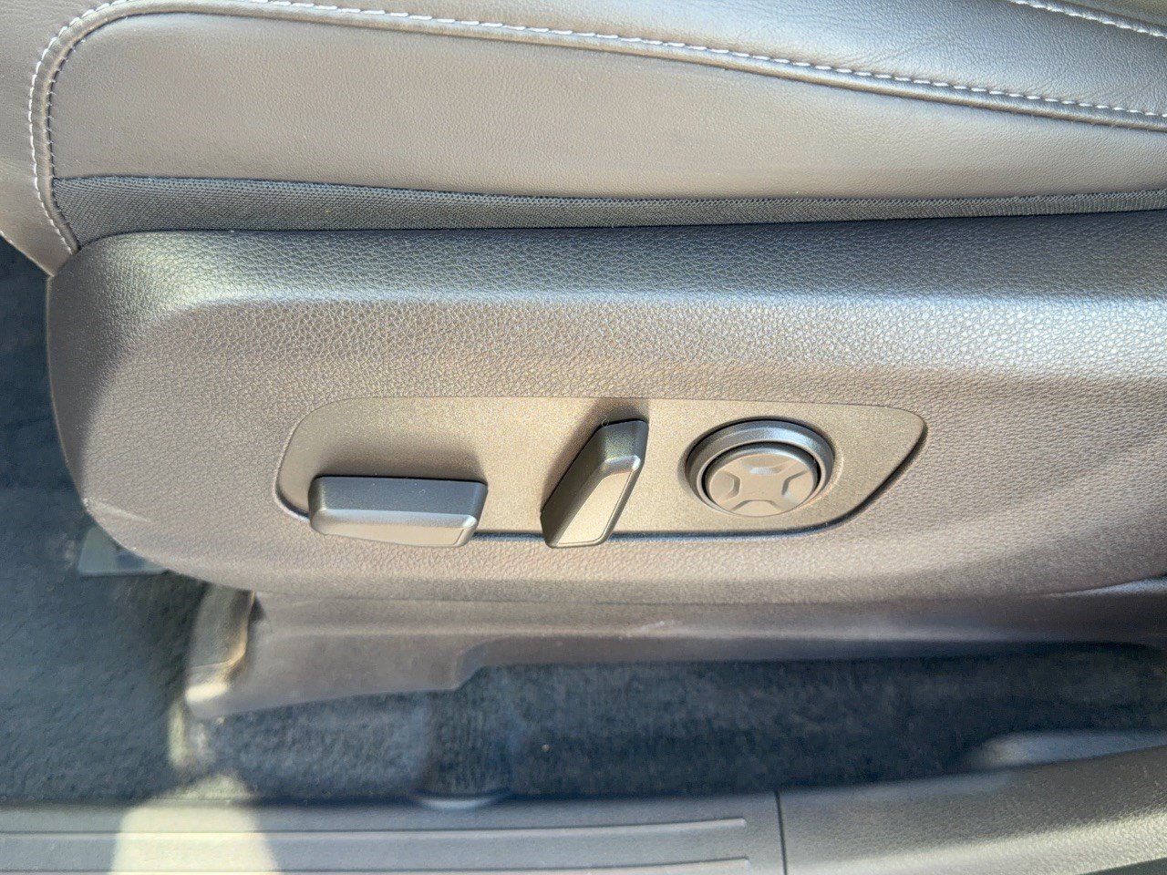 Used 2026 Kia Carnival FWD image 16