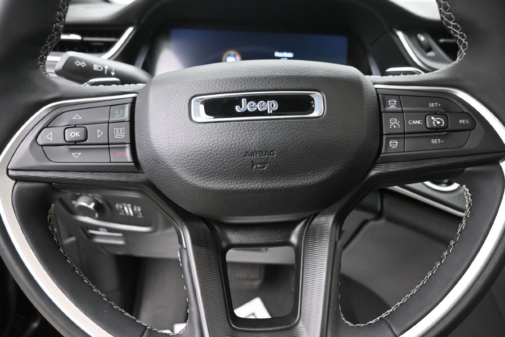 Used 2024 Jeep Grand Cherokee L Altitude AWD/4WD image 20