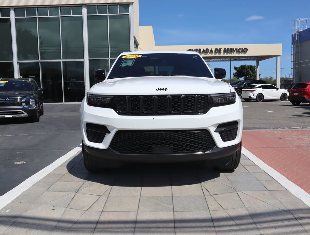 Used 2024 Jeep Grand Cherokee Altitude RWD image 2