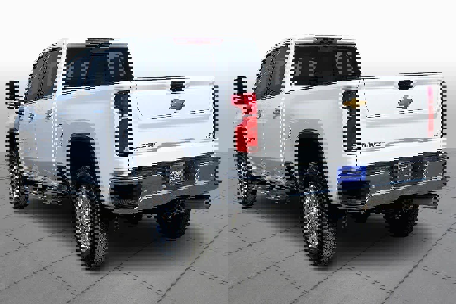 Used 2025 Chevrolet Silverado 2500 LTZ w/ LTZ Premium Package image 12