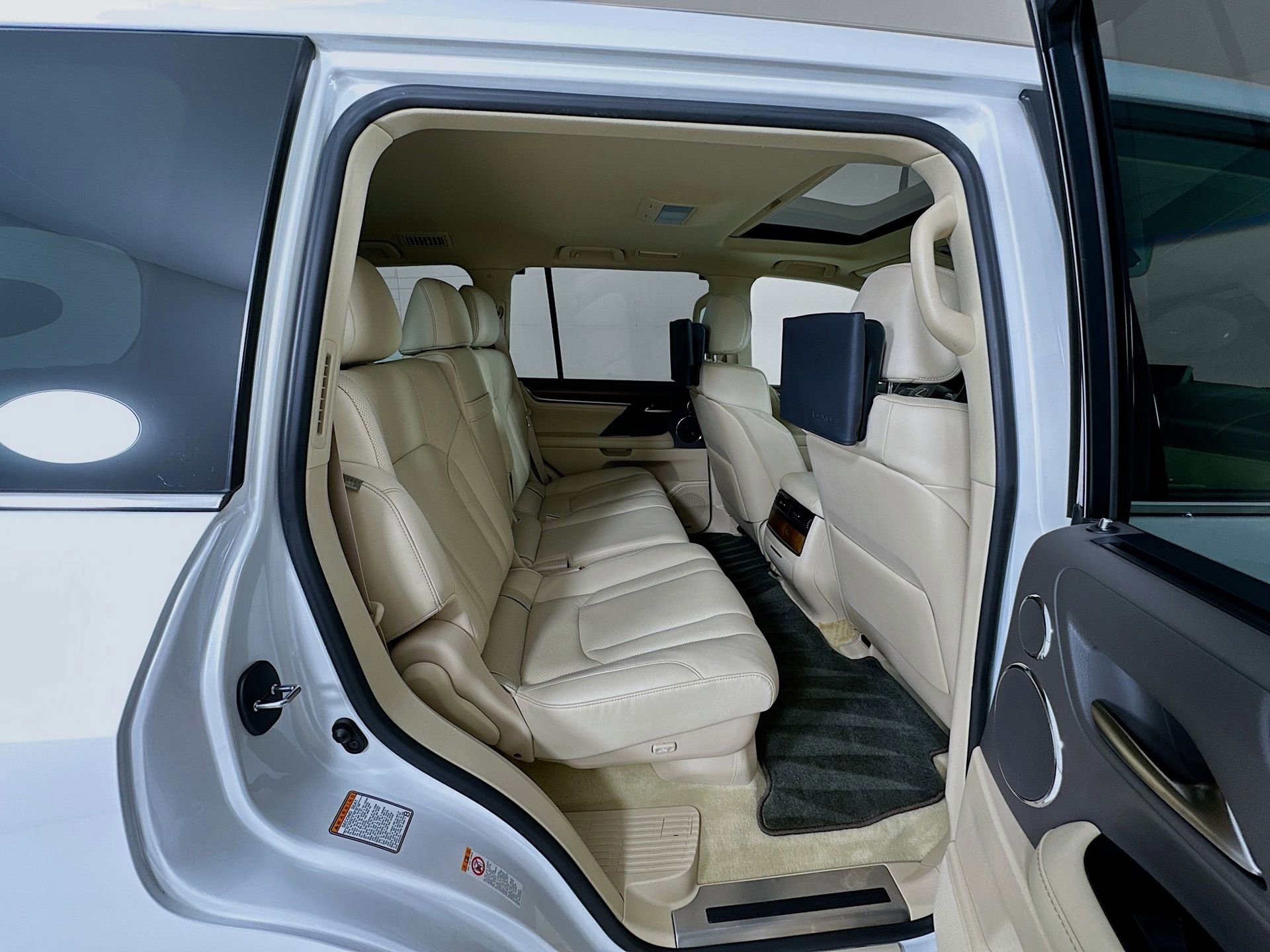 Used 2018 Lexus LX 570 4WD w/ Luxury Package image 32