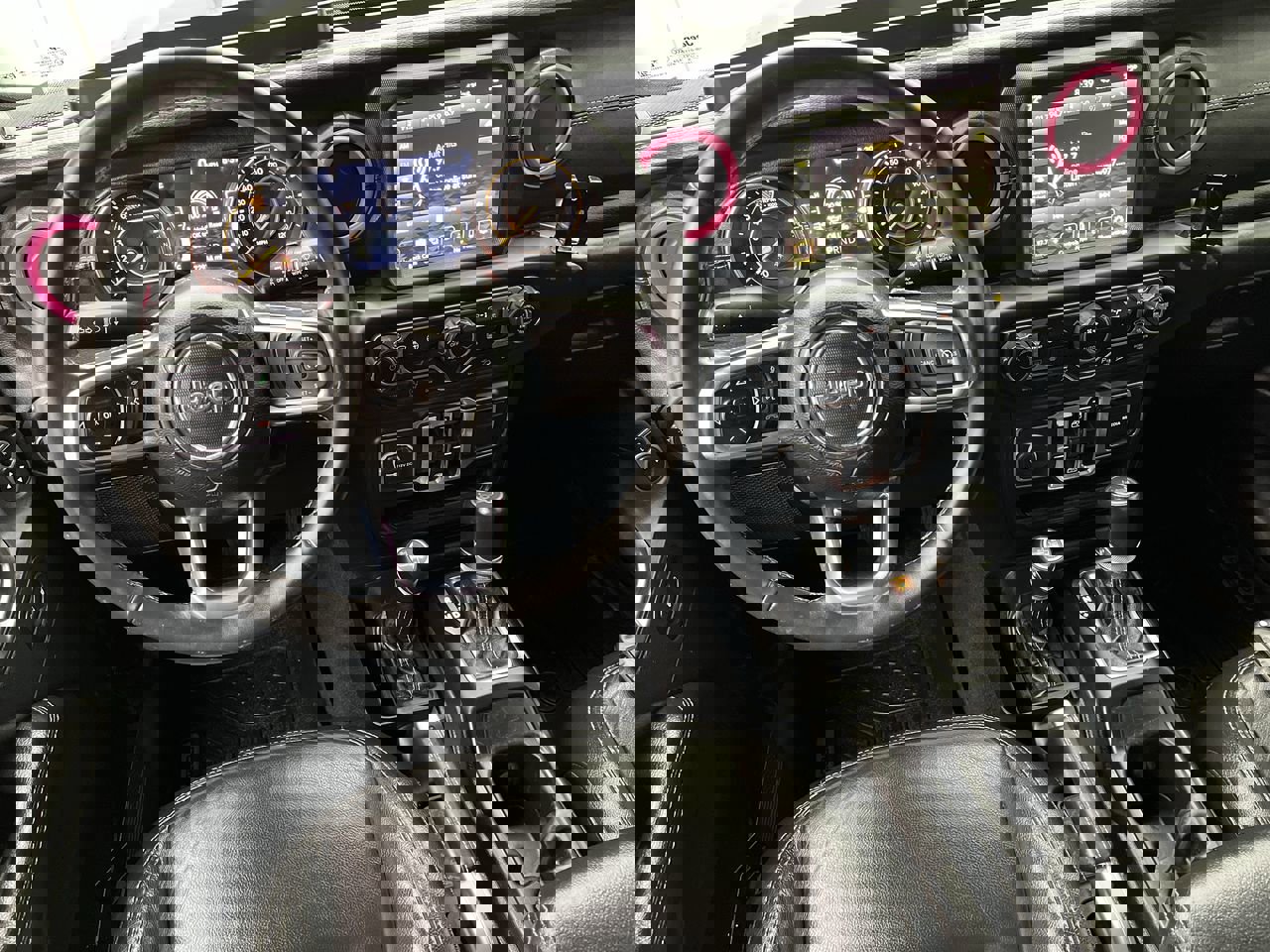 Used 2018 Jeep Wrangler Unlimited Sahara image 12