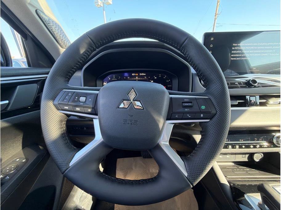 New 2026 Mitsubishi Outlander LE image 15