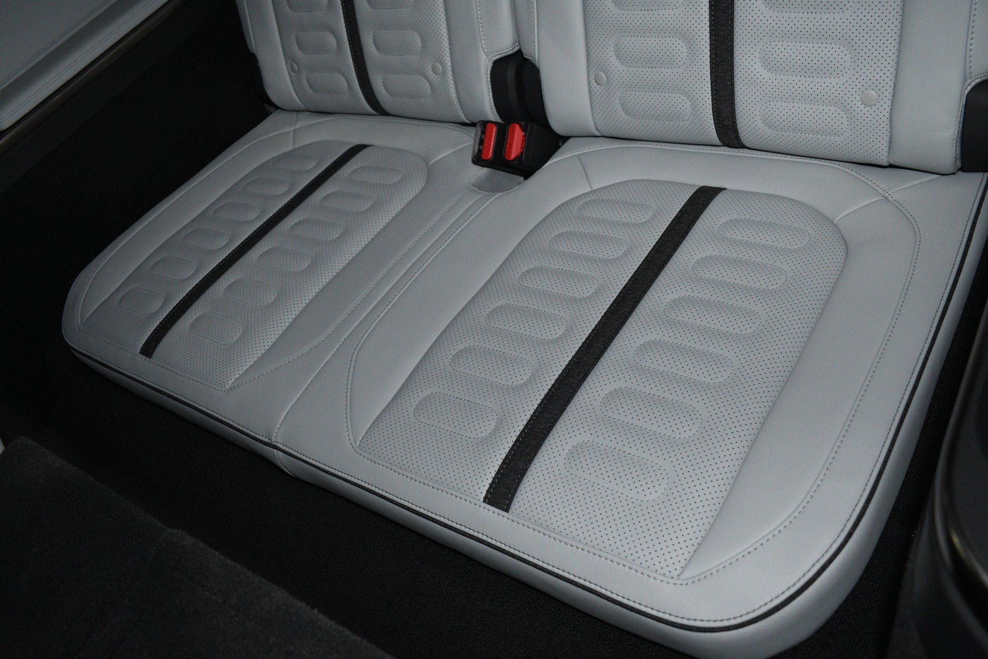 Used 2023 Rivian R1S Launch Edition Quad AWD/4WD image 23