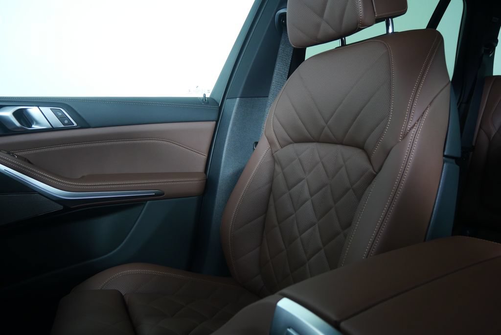 Used 2026 BMW X5 xDrive40i w/ M Sport Package AWD/4WD image 22