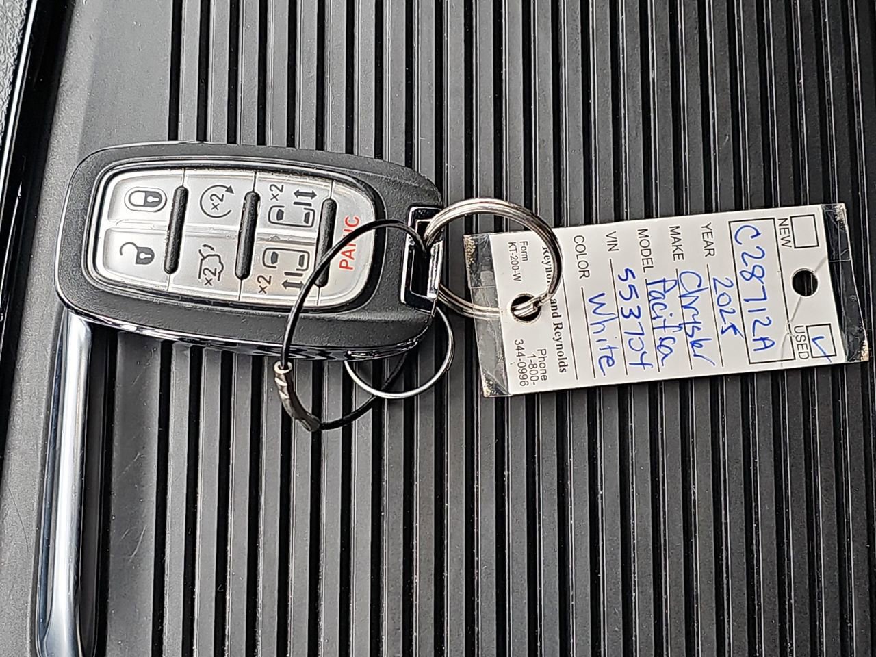 Used 2025 Chrysler Pacifica Limited image 42