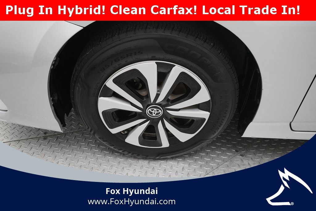 Used 2017 Toyota Prius Prime Premium image 26