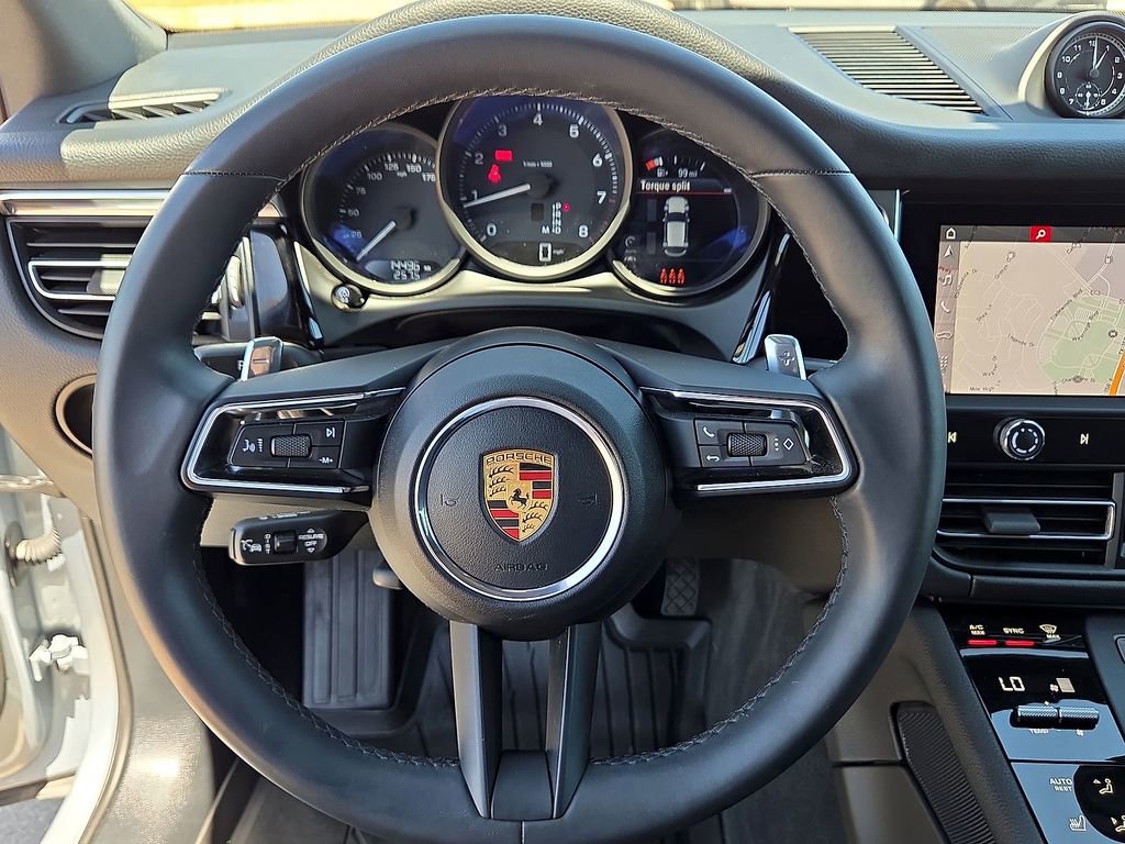 Used 2025 Porsche Macan AWD/4WD image 21