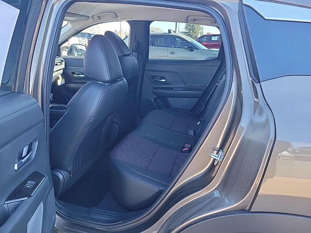 New 2026 Nissan Kicks SR w/ Cold Weather Package image 12