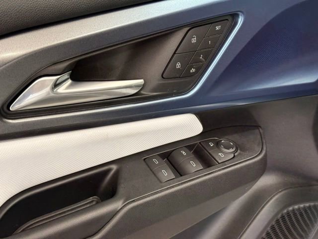 New 2026 Chevrolet Equinox EV LT w/ Convenience Package II AWD/4WD image 17