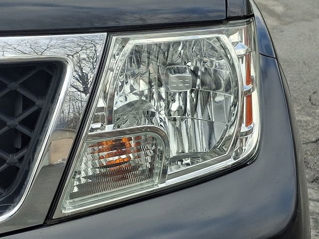 Used 2012 Nissan Frontier SV image 9