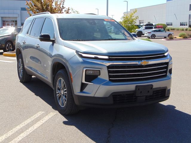 Used 2024 Chevrolet Traverse LT AWD/4WD image 9