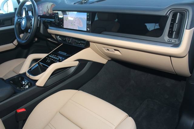 Certified 2025 Porsche Cayenne Coupe image 28