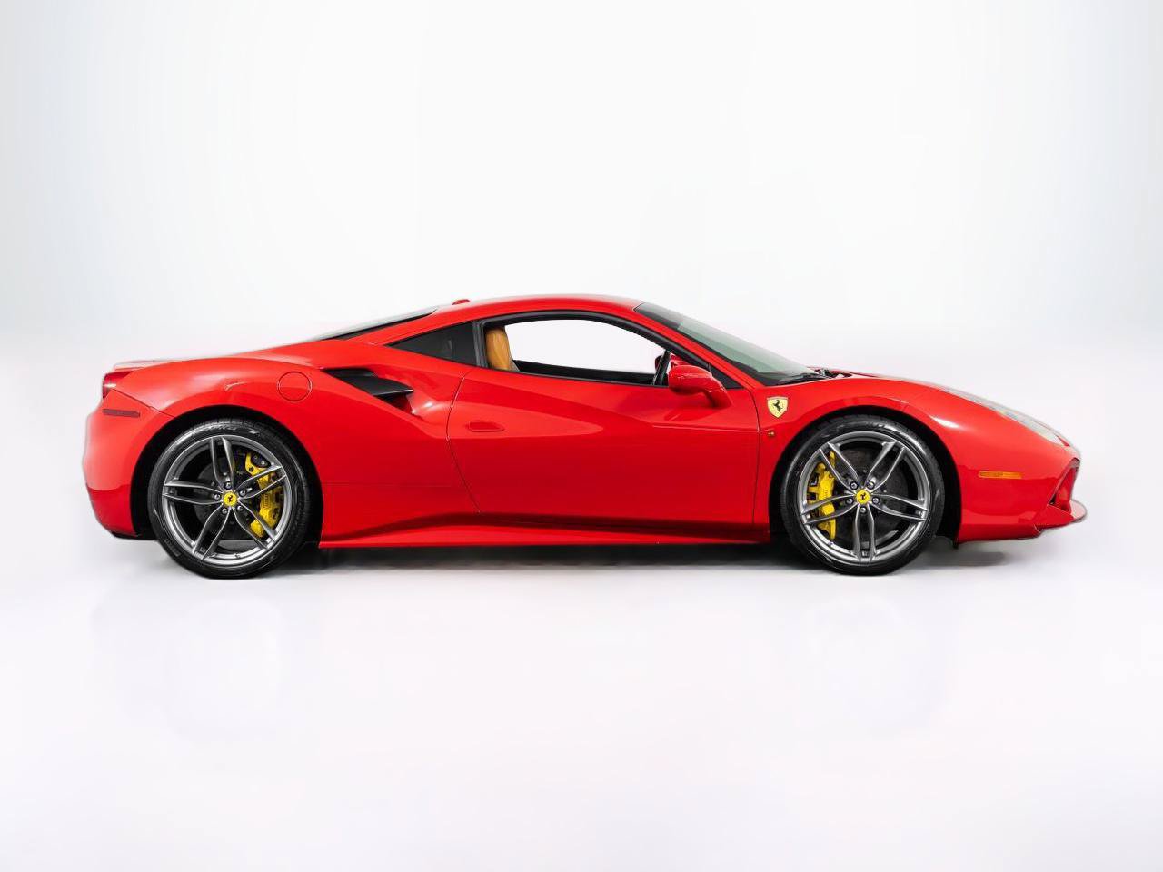 Used 2017 Ferrari 488 GTB RWD image 4