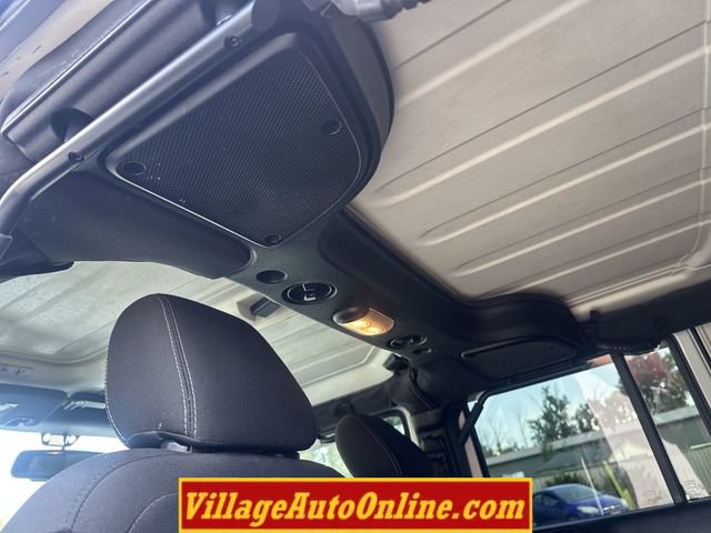 Used 2016 Jeep Wrangler Unlimited Sahara w/ Connectivity Group AWD/4WD image 28