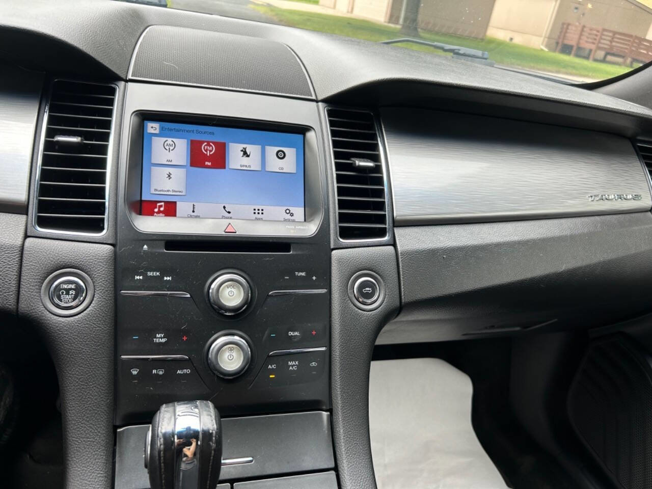 Used 2016 Ford Taurus SEL image 28