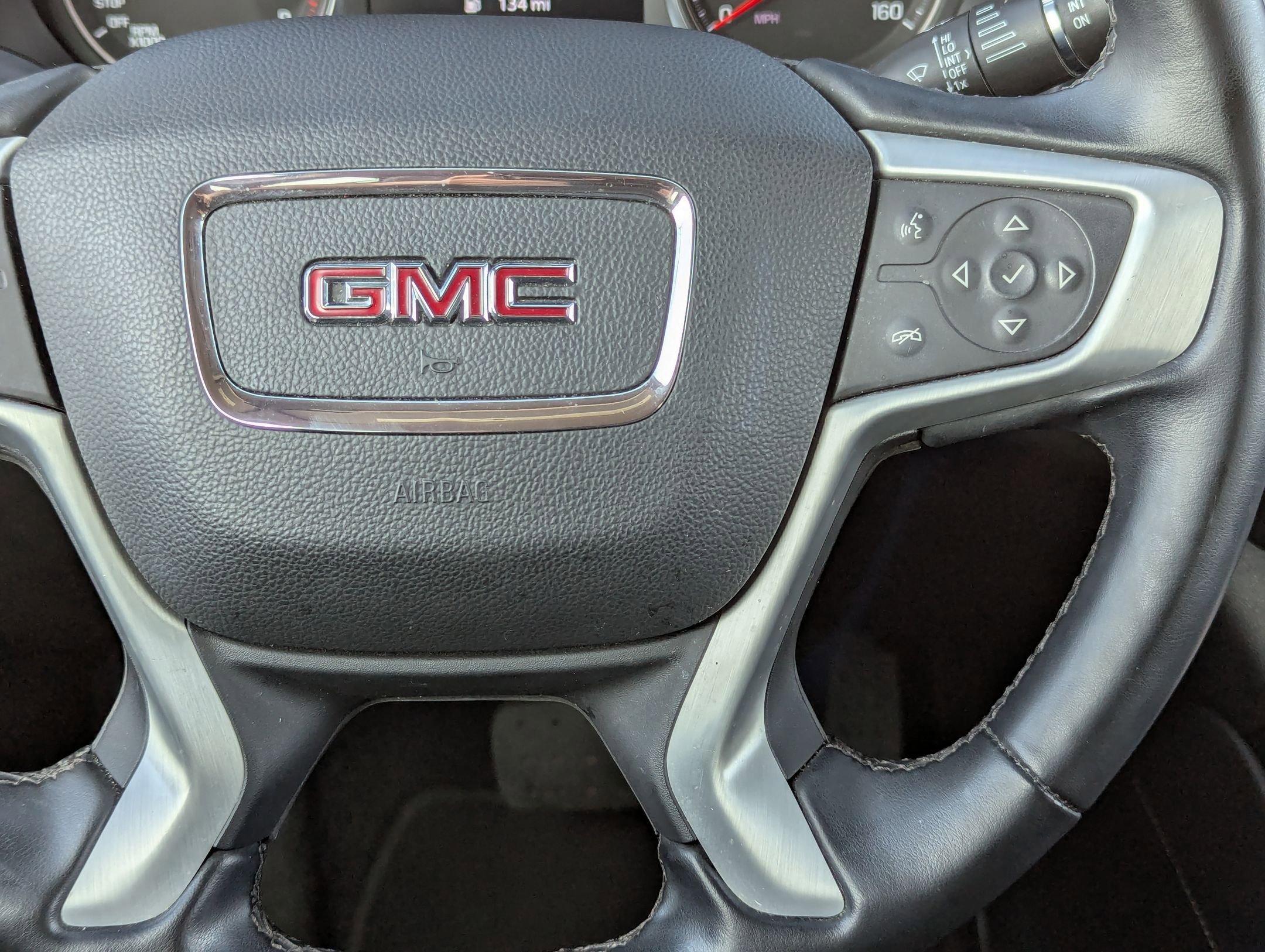 Used 2023 GMC Acadia SLT image 23