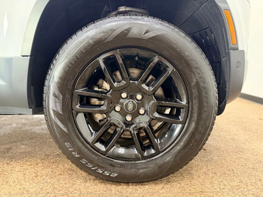 Used 2025 Land Rover Defender 110 S image 25