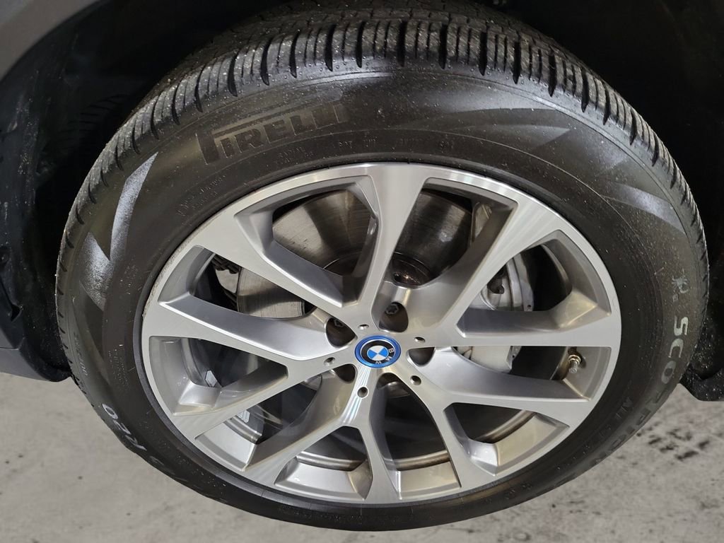 Used 2025 BMW X5 xDrive50e w/ Climate Comfort Package AWD/4WD image 9
