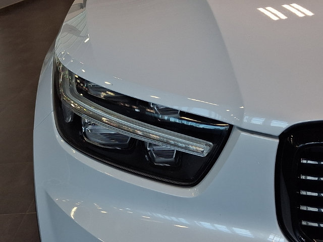 Used 2021 Volvo XC40 T5 R-Design w/ Climate Package AWD/4WD image 8