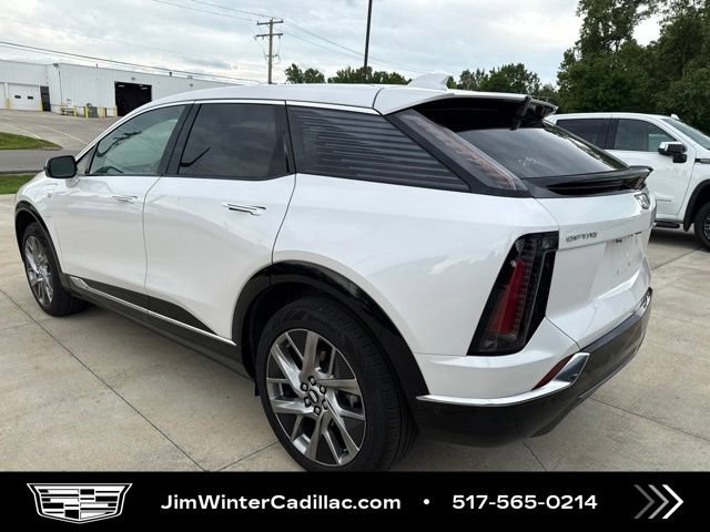 Certified 2025 Cadillac Optiq Luxury 2 w/ LPO, Floor Liner Package AWD/4WD image 8
