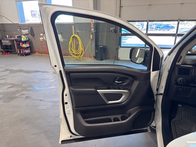Used 2024 Nissan Titan SV AWD/4WD image 9