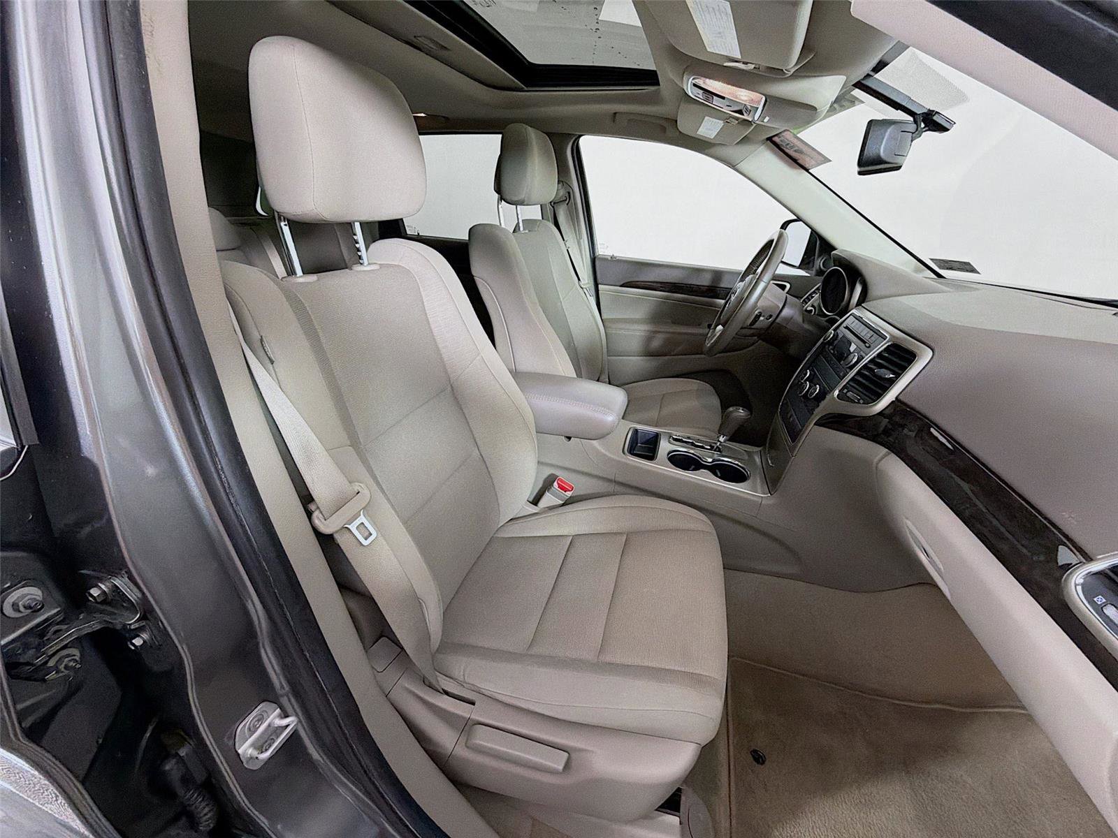 Used 2012 Jeep Grand Cherokee Laredo w/ Laredo E Group image 25