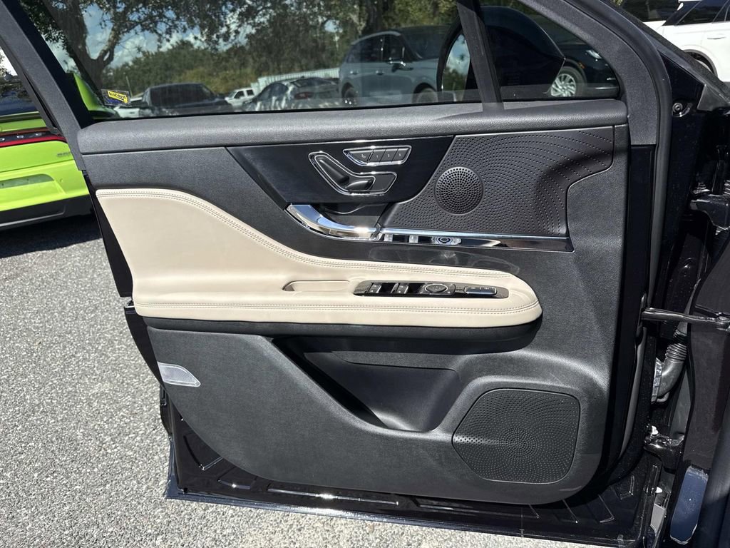 New 2026 Lincoln Corsair Premiere image 18