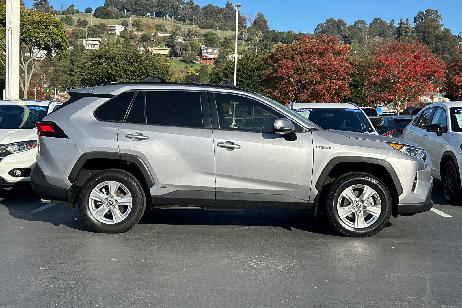 Used 2021 Toyota RAV4 XLE w/ Carpet Mat Package (TMS) image 2