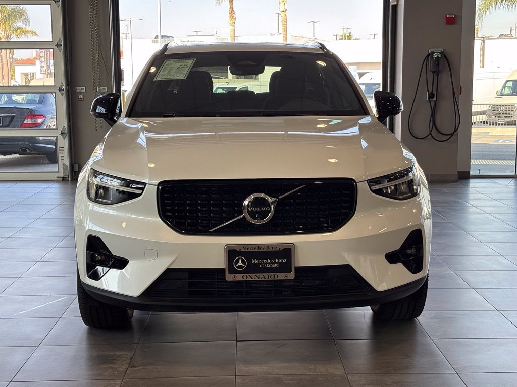 Used 2025 Volvo XC40 B5 Plus AWD/4WD image 12