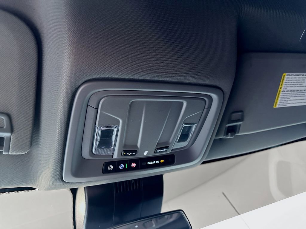 Used 2025 Chevrolet Silverado 2500 LT w/ Convenience Package image 32