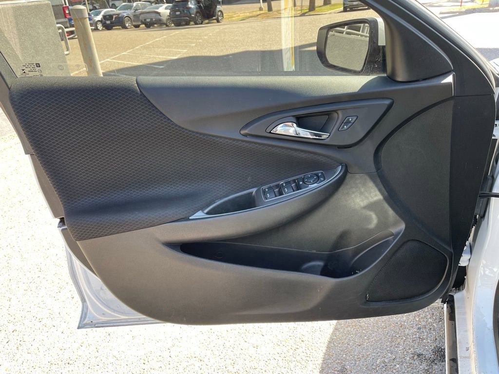 Used 2025 Chevrolet Malibu RS w/ LPO, Floor Liner Package image 3