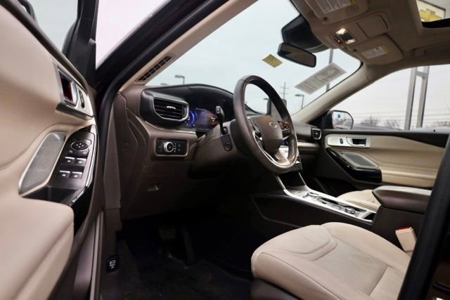Used 2022 Ford Explorer Platinum w/ Equipment Group 601A image 16