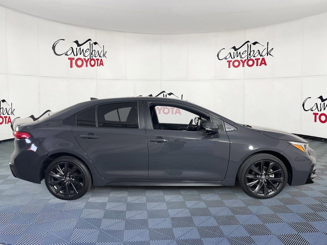 Used 2025 Toyota Corolla SE w/ Convenience Package image 9