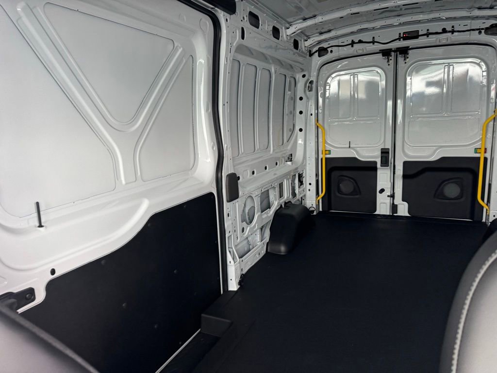 New 2026 Ford Transit 250 148 Medium Roof image 25