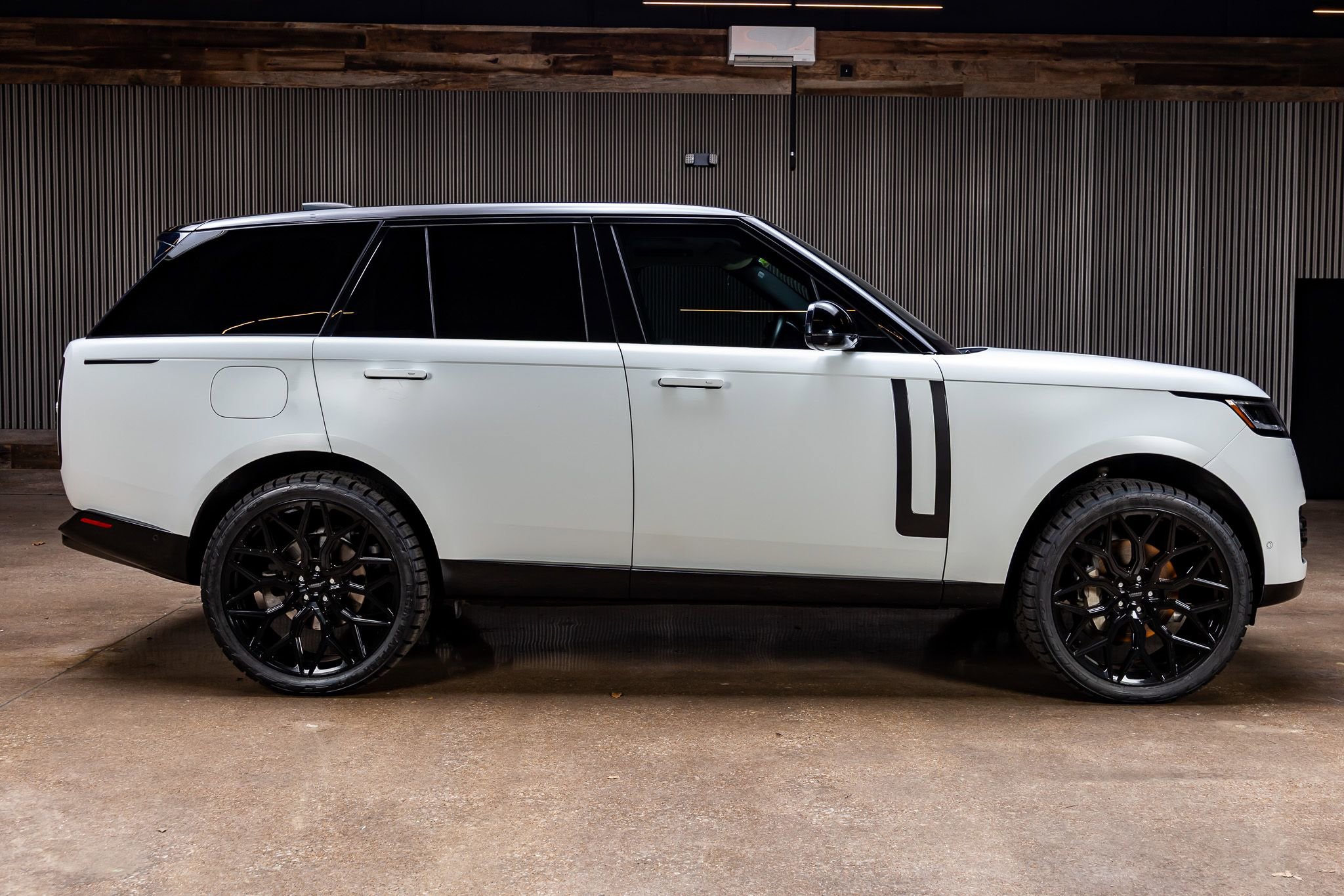 Used 2022 Land Rover Range Rover SE image 11