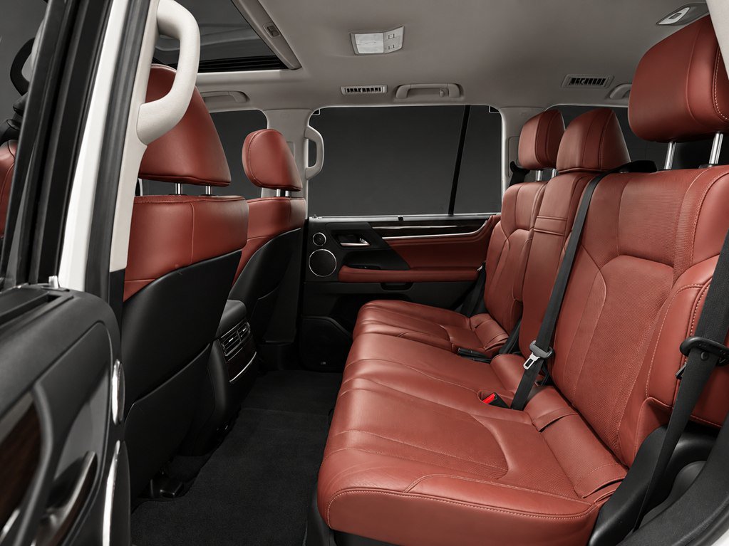Used 2020 Lexus LX 570 4WD w/ Luxury Package image 24