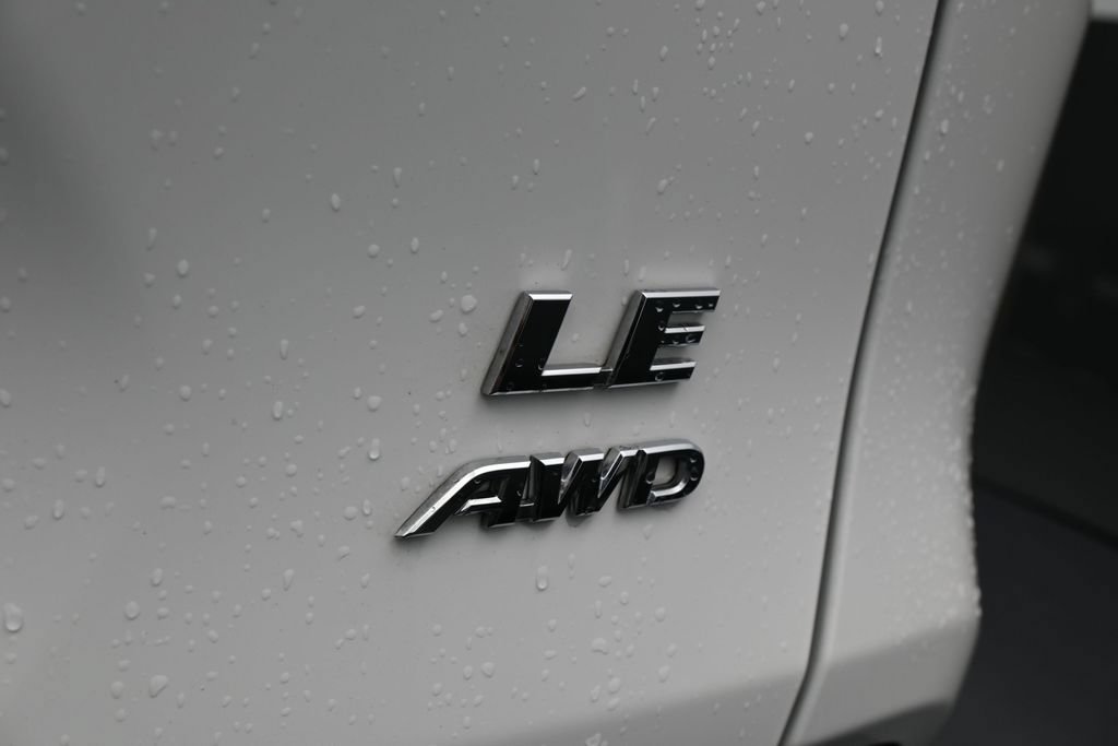 Used 2025 Toyota RAV4 LE AWD/4WD image 32