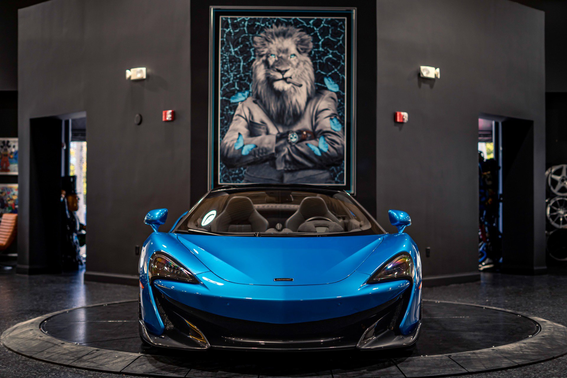 Used 2020 McLaren 600LT Spider RWD image 10