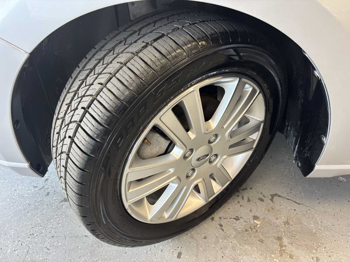 Used 2010 Ford Focus SEL FWD image 25